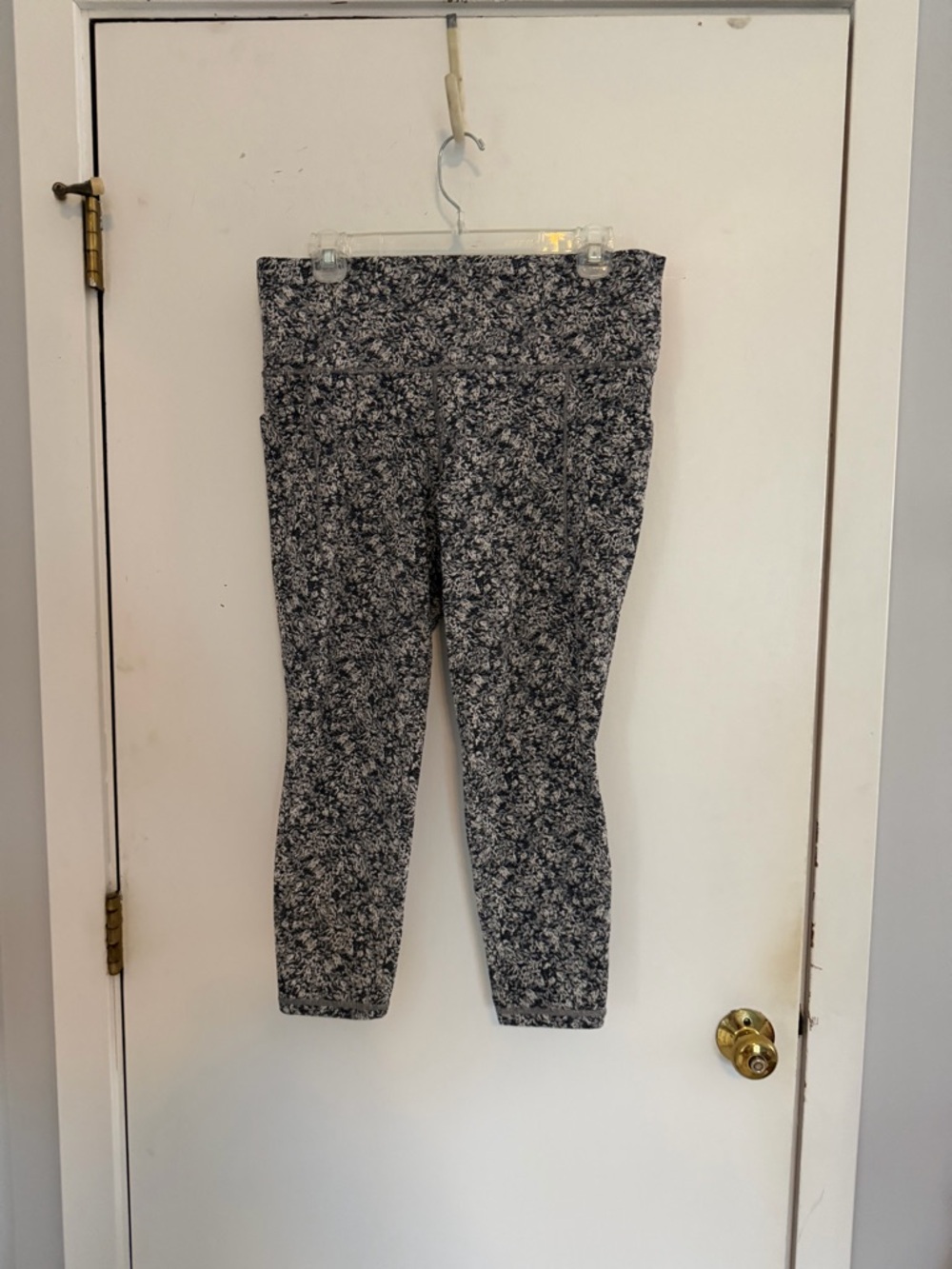 Athleta Salutation Stash II 7/8 Leggings | Large